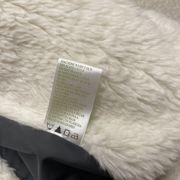 Green Tea Women's Puffer Vest Gray Faux Fur Hood Sherpa Lined Zip Snap Closure - Picture 8 of 9